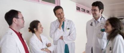 A group of Spanish doctors working in Portugal.