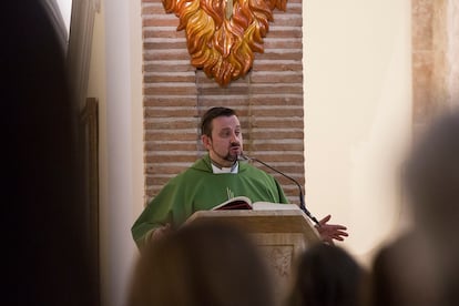 Emilio Montes, sacerdote Valdepeñas (Ciudad Real) en una imagen de archivo.