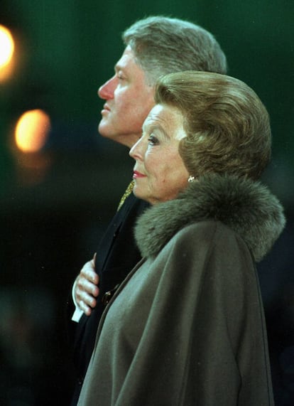 27 de mayo de 1997. La reina Beatriz de Holanda acompaña al Presidente Bill Clinton, durante una visita oficial del mandatario norteamericano.