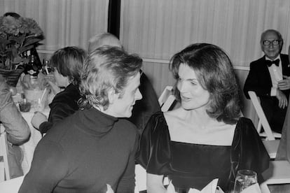 Jacqueline Kennedy Onassis y Mijail Baryshnikov en 1970 en Nueva York.