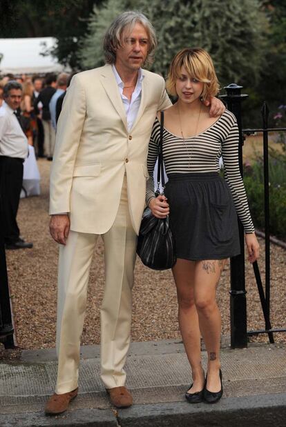 En una imagen con su padre Bob Geldof en el año 2009.