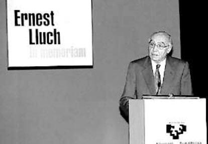 José Saramago, ayer, en el homenaje a Ernest Lluch.