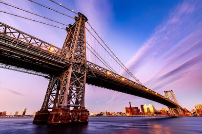 Vista del Williamsburg Bridge, que conecta el Lower East Side de Manhattan con el barrio Williamsburg de Brooklyn.