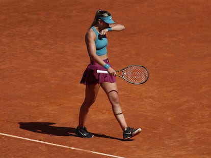 Paula Badosa, durante el partido contra Sakkari en la central de Madrid.