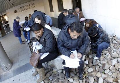 Las personas afectadas registran sus escritos en juzgados de toda España, la imagen es en los juzgados de la calle Capitán Haya de Madrid.