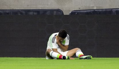 Chicharito se duele tras su lesión