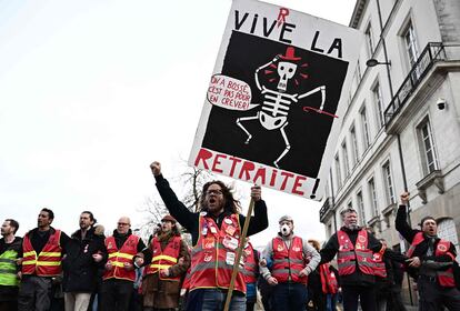 Una manifestación recorre las calles de Nantes este jueves.