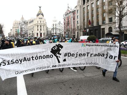 Varios participantes de las manifestaciones de repartidores proautónomos, este miércoles en Madrid.