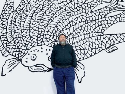 El artista Ai Weiwei, frente a una de sus obras en Le Bon March&eacute;.