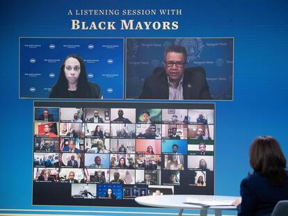 A vice-presidenta Kamala Harris em uma sessão virtual com prefeitos afro-americanos em 10 de fevereiro.