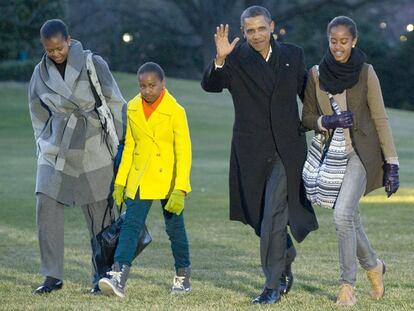 La familia Obama a su llegada a la Casa Blanca tras pasar las Navidades en Hawai.