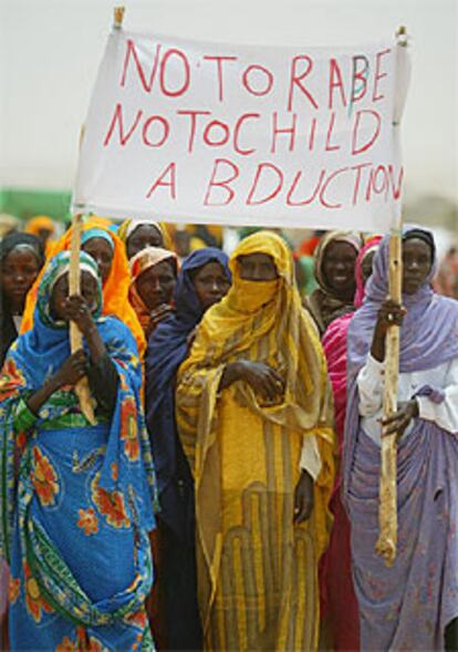 Refugiadas sudanesas en Chad protestan contra las violaciones.