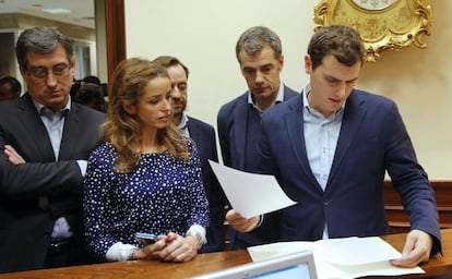 Patricia Reyes y Albert Rivera, en una imagen de archivo junto a Ignacio Prendes, Francisco de la Torre y Toni Cantó.