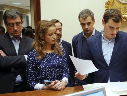 Patricia Reyes y Albert Rivera, en una imagen de archivo junto a Ignacio Prendes, Francisco de la Torre y Toni Cant&oacute;. 