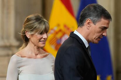 Begoña Gómez y Pedro Sánchez, el pasado julio, en una ceremonia de entrega de condecoraciones en el Palacio Real, en Madrid.