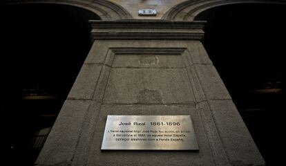 Una placa recuerda a Jos&eacute; Rizal en el Hotel Espa&ntilde;a.