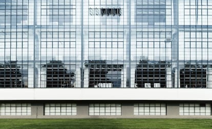 La escuela Bauhaus proyectada por Walter Gropius en Dessau (Alemania).