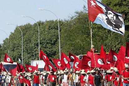 Campesinos del Movimiento de los Sin Tierra llegan a Brasilia.