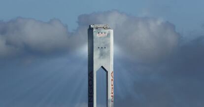 Torre de una de las plantas solares de Abengoa. 