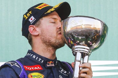 Vettel celebra la victoria en Suzuka.