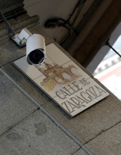 Una cámara de vigilancia en la calle Zaragoza de Madrid.