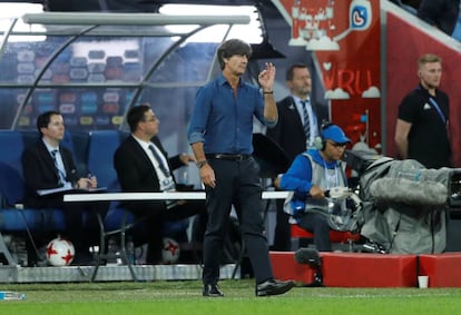 Löw, durante un momento de la final entre Chile y Alemania.