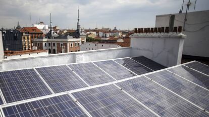 Paneles solares en una vivienda de Madrid.