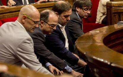 Puigdemont, Junqueras, Turull y Romeva votan en el pleno del parlamento catalán.
