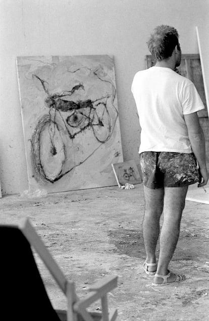 Miquel Barceló, en su estudio de Artà en 1992.