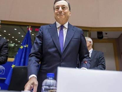 El presidente del Banco Central Europeo (BCE), Mario Draghi, en la Comisi&oacute;n de Asuntos Econ&oacute;micos del Parlamento Europeo, en Bruselas.