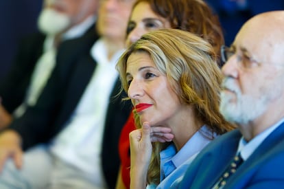 La vicepresidenta segunda del Gobierno y líder de Sumar, Yolanda Díaz, junto al director del CIS, José Félix Tezanos, en un acto público en Madrid en julio de 2022.