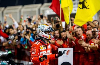 Vettel celebra su victoria en el GP de Bahrein.