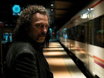 José Coronado en un fotograma de la película 'No habrá paz para los malvados'.