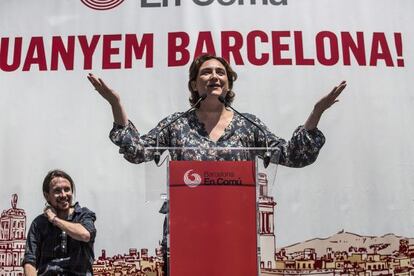 Ada Colau durant un míting.