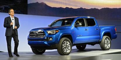 El vicepresidente y gerente general de Toyota, Bill Fay presenta el nuevo Toyota Tacoma.