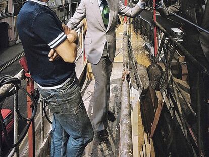 Norman Foster, o Lord Norman Foster of Thames Bank, en 1974. Ya entonces era un pionero de la sostenibilidad y ya entonces, como vemos, era elegante hasta en la obra.