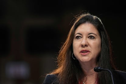 Adriana Kugler, nominada para ser miembro de la Junta de Gobernadores del Sistema de la Reserva Federal, testifica durante una audiencia de nominaciones bancarias del Senado el 21 de junio de 2023 en Washington, DC.