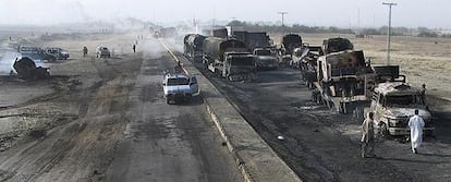 Talibanes queman un grupo de 18 camiones en la frontera entre Afganistán y Pakistán