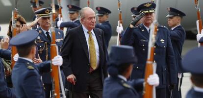 El rey Juan Carlos a su llegada este martes a Bogotá.