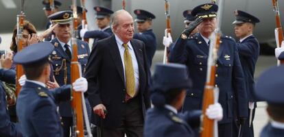 El rey Juan Carlos a su llegada este martes a Bogot&aacute;.