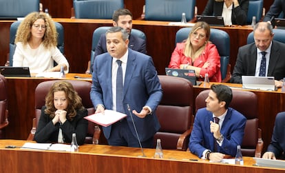 El consejero de Vivienda, Transportes e infraestructuras, Jorge Rodrigo, durante un pleno en la Asamblea de Madrid, el 7 de noviembre de 2024.