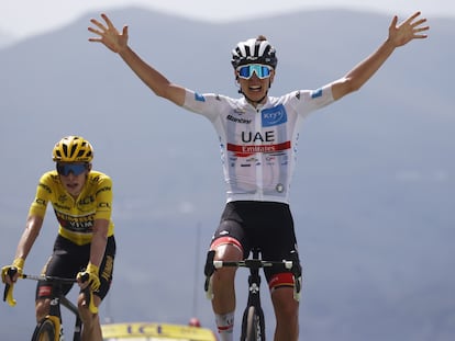 Tadej Pogacar vence en Peyragudes ante la mirada del maillot amarillo, Jonas Vingegaard.