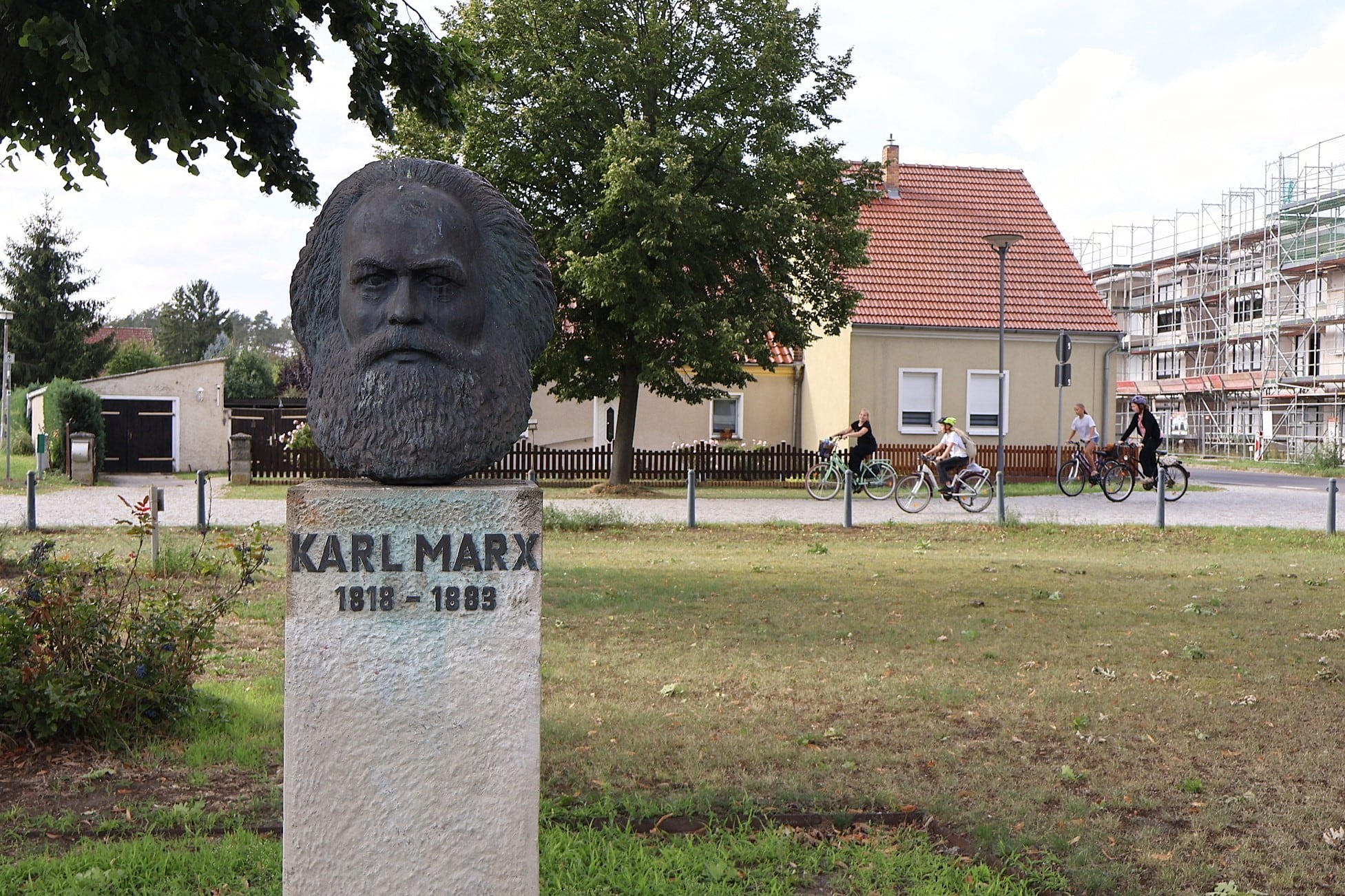 Doğu'daki halk, iki Almanya'nın sırtını döndüğü yer