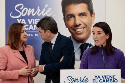 La 'exsíndica' de Ciudadanos Ruth Merino (derecha), junto al presidente del PPCV, Carlos Mazón, y a la secretaria general, María José Catalá, durante su presentación como parte del equipo económico del PP de la Comunidad Valenciana.