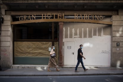 El Gran Hotel Barcino, en pleno centro de Barcelona, con sus accesos cerrados.