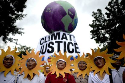 Participantes en la manifestación contra el cambio climático en Manila (Filipinas).