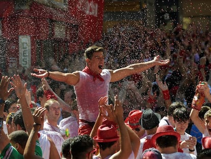 The wine flows at the start of Sanfermines 2016.