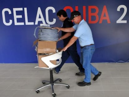 Desmontagem da sede da cúpula da CELAC.