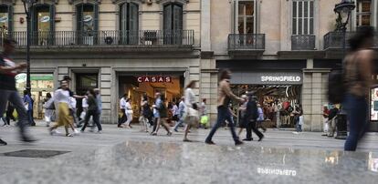 Tiendas en el Portal d'Angel en Barcelona.