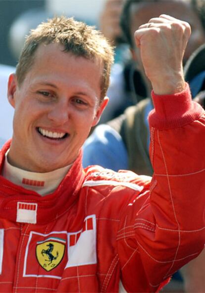 Michael Schumacher celebra su victoria en el Gran Premio de Italia.